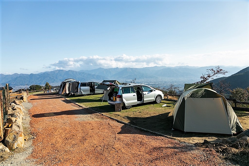 ほったらかしキャンプ場 ほったらかしキャンプ場 富士山 甲府盆地を臨む景色と星空をひとり占めできるキャンプ場