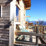 デッキには椅子が2脚あります